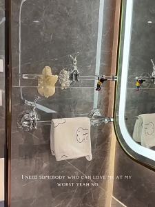 Drill-Free Acrylic Towel Rack