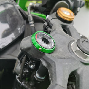 Mowok Aluminum Alloy สีสันสดใส ปิดหัวล็อคที่ปรับแต่งได้สำหรับ Kawasaki ZX4RR ZX4R ปี 23-25 ตกแต่งด้านนอก ปลั๊กและแจ็ค