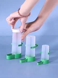 2ชิ้น ที่ให้น้ำนก ที่ให้อาหารนก อุปกรณ์เลี้ยงนก หลอดให้น้ำ ขวดน้ำนกแก้ว ที่ให้น้ำนก นก นกแก้ว