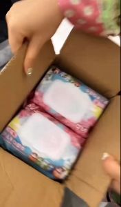 ทิชชู่เปียกคุณแม่และเด็ก ใช้เช็ดกับเด็กทารกได้ อ่อนโยนไม่ทำให้เกิดการระคายเคืองต่อก้นเด็ก สินค้าพร้อมส่ง