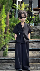 Áo Den Cổ Sam Quần Suông Đen Đai Bằng Cho Bé Trai