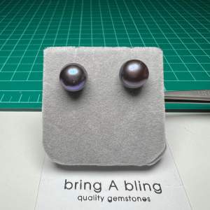 ต่างหูมุกดำ (Freshwater Pearl earrings) 9.0 มม มีรอยน้อยมาก สีดำประกาย ชมพู เทา เขียว และน้ำเงิน เงางามสวย