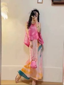 《406》Nova quality ⭐ One person one pleat ⭐ New Spring/Summer Dopamine Little Miyake pleat with high pink gradient sleeveless top + printed half skirt suit