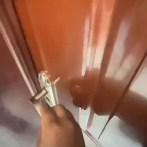 Versi Ditingkatkan: Roda Universal Pintu Menggantung Geser dengan Penghisap Magnet