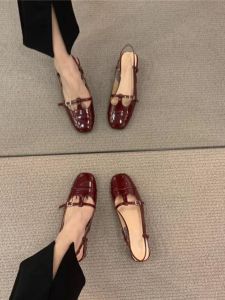 รองเท้าแตะส้นเตี้ยหัวเหลี่ยมสไตล์ฝรั่งเศส หนังแท้ สีแดงเข้ม รองเท้าแตะส้นหนา ทรง Mary Janes สำหรับผู้หญิง