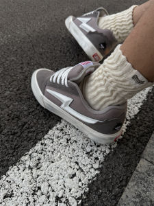 Retro Dirty Bread Shoe Explosive Head Embroidery Collaborative Grey Color Block Lightning Skate Shoes Casual Leather Sneakers