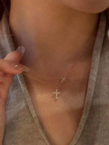 สร้อยคอครอสสองข้างสำหรับผู้หญิง โซ่คอขนาดเล็ก สไตล์เกาหลี เครื่องประดับแฟชั่น ทองแดงผสมอัลลอย กล่องของขวัญ โซ่คอแบบหัวเข็มขัด