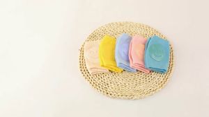 Pelindung Lutut Anak Bayi Anti Slip /Baby Kneepad / Knee Protector Kaos Kaki/Wajah tersenyum berlutut B109