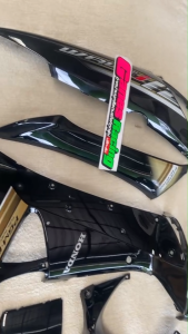 ชุดสีเวฟ 125i (ไฟเลี้ยวบังลม) รุ่นดิสเบรค สีดําเงา +บังไมล์ (2005-2010) เปลือกงานABS สินค้าพร้อมจัดส่ง