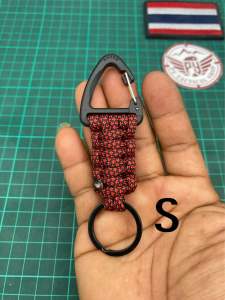 A022พวงกุญแจถักเชือก paracord 4mm. ตะขอเกี่ยววัสดุพลาสติกเหนียว แข็งแรง ทนทาน ความยาว 10 cm. มีหลากหลายสีให้เลือก