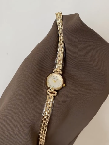 2025 New Womens Watch High-end Bracelet Watches Versatile Small Dial Quartz Watches Jam Tangan Perempuan