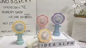 ดอกไม้สร้างสรรค์น่ารักมือถือพัดลมขนาดเล็ก ทนทานพัดลมขนาดเล็ก น่ารักหลายสีให้เลือกพัดลมขนาดเล็ก แฟชั่ นสบาย ๆ มินิพัดลมขนาดเล็ก ปุ่มเดียวแบบพกพาเงียบเดสก์ท็อปพัดลมขนาดเล็ก USB ชาร์จมินิพัด ฤดูร้อนเย็นสบายดี