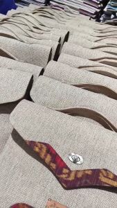 UwaisGen Tas Laptop Anvlope Jinjing 14 Inchi Goni Endek Etnik Bali Souvenir Handmade