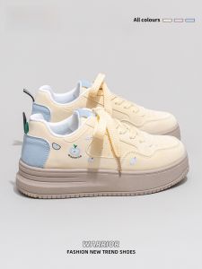 Warrior | รองเท้าลำลองพื้นหนา สีเหลืองนม ระบายอากาสได้ดี