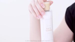 Im From Rice Toner 150ml With 77% of rice extract with niacinamideBrightening Toner Korean Skincare for Face Whiteningpreventing clogged pores andpimples from forming.