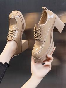 รองเท้าส้นหนาแบบสวมหัวกลมสไตล์ย้อนยุคสำหรับผู้หญิง ส้นสูง รองเท้าส้นเดี่ยว รองเท้าหนังวัว พื้นยาง สวมใส่สบาย