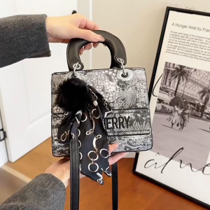 CALVIERO COLLECTION 2022LC LUCCHERRY TAS PREMIUM FREE PAPERBAG + SERTIFIKAT TAS SELEMPANG HANDBAG WANITA LADY BAG CLASSIC