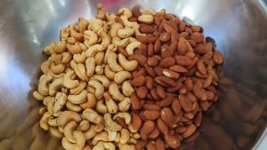 มะม่วงหิมพานต์ ผสม อัลมอนด์ Cashews nut Mix Almond อบใหม่ทุกวัน กรอบ อร่อย ธัญพืชเพื่อสุขภาพ