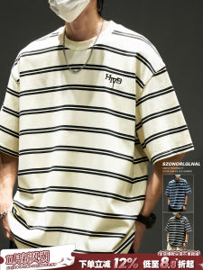 เสื้อยืดแขนสั้นผู้ชายคอตตอนลายทางสไตล์อเมริกันฤดูร้อนใหม่ ทรงหลวม ปกกลม ลำลอง สไตล์ฮ่องกง วินเทจญี่ปุ่น