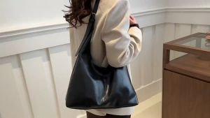 Retro Shoulder Bag PU Shiny Soft Leather Vintage Underarm Bags Fashion All-match Casual Womens Crossbody Handbag Beg Wanita 单肩包 托特包