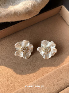 SunnyZoo Romantic Camellia Flower Earrings French Style Vintage Luxury Alloy Pearl Embedded Natural Zirconia Ear Jewelry