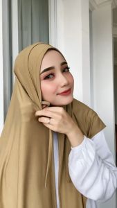 MahkotaHijab – Pastan Lolly Pashmina Jersey Elegan Warna Solid | Hijab Modern Nyaman & Stylish
