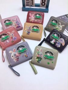 (แบบมีไฟกะพิบ)กระเป๋าสตางค์ใบสั้น 📌มีซิปใบสำหรับใส่เหรียญ 📌มีช่วงใส่บัตรงทั้งหมด4ช่อง 📌วัดสุด:หนังPU รุ่นใหม่!#DN008
