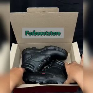 sepatu safety Kickers boot warna hitam pelindung sepatu kerja