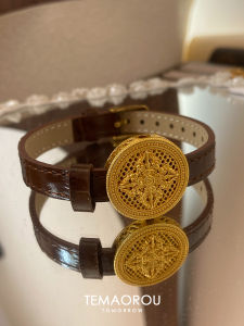 สร้อยข้อมือหนังแท้สีน้ำตาลหรูหราสำหรับผู้หญิง สายรัดข้อมือแบบสายนาฬิกา เครื่องประดับแฟชั่น สร้อยข้อมือเจ้าพ่อแปดสิ่ง