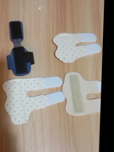 ที่ดามนิ้วมือ เฝือกดามนิ้วมือ อุปกรณ์ดามนิ้ว เฝือก รุ่นระบายอากาศ ผ้าไม่อับชื้น เฝือกนิ้วมือ อุปกรณ์พยุงนิ้วมือจากเอ็นนิ้วมืออักเสบ เสริมแกนอลูมิเนียมแข็ง ใช้ได้กับทุกนิ้ว สีเนื้อ1ชิ้น เฝือกนิ้วเท้า Orange shallot ส่งจาก กทม