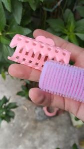 Combo 2 Lô Quấn Cuốn Tóc Tự Dính Có Kèm Kẹp màu ngẫu nhiên .