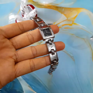 Đồng hồ nữ H&M mặt vuông second hand si nhật- đã qua sử dụng