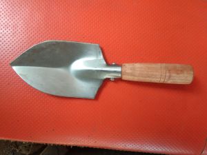 sekop/alat keruk kecil