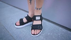 💖ของแท้ 100%✅จัดส่งจากกรุงเทพ! เร็วสุดๆ~⚡รองเท้าแตะแฟชั่นสำหรับผู้ชาย น้ำหนักเบา ใส่สบาย กันลื่น รองเท้าแตะสำหรับเดินทาง