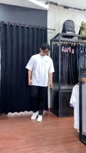 Oversize T-shirt \"Patung Burung\"