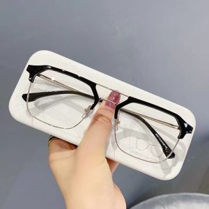 Polarized Sunglasses for Myopia with Photochromic Lenses and Semi-Rim Frame