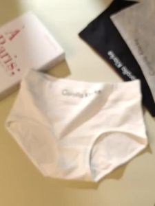 SEA AMILA   【จัดส่งในท้องถิ่นในประเทศไทย】กางเกงชั้นในสตรีผ้าฟลีซแบบคลาสสิกกางเกงชั้นในสตรีไร้รอยต่อระบายอากาศสบายผิวเป้าเอวกลางกางเกงขาสั้นสามเหลี่ยมสำหรับสาวกีฬาเรียบง่าย