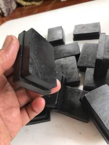 Karet tutup kaki meja kursi rak besi jollow 4x6 padat hollo (HARGA SATUAN)