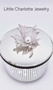 เข็มกลัดเพชร cz ประดับมุกสังเคราะห์ รูปใบไม้