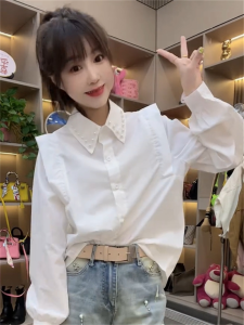 European Goods Early Spring New Fashionable Stylish Pearl Collar White Shirt Female Elegant Fancy Loose Slim Looking Tops