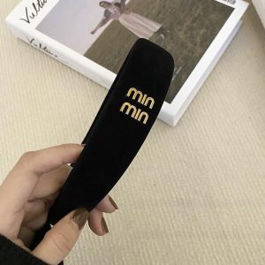 Elegant Red Velvet Hairband Womens Fashion Accessory Versatile High-End Feelings Vintage French Style Banana Clip