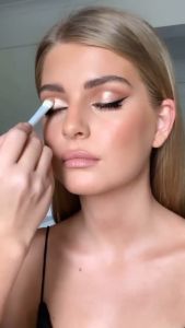 Beautyblender Shady Lady Eyeshadow Brush & Cooling Roller