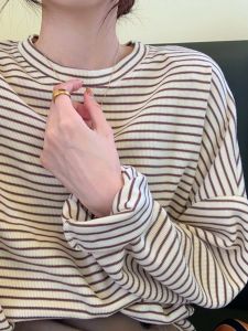 เสื้อยืดคอกลมแขนยาวหลวมๆ สำหรับผู้หญิง เสื้อชั้นในสไตล์ลำลอง เสื้อตัวบนอเนกประสงค์ เสื้อผ้าทำงานสไตล์เกาหลี