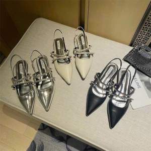 Sandal hở gót thấp mũi nhọn hai quai đá sang chảnh