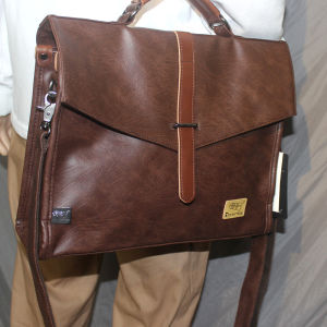 กระเป๋าสตางค์หนังนิ่มทรงกระเป๋าถือสำหรับผู้ชาย ความจุขนาดใหญ่ กระเป๋าสะพายข้างแบบลำลอง กระเป๋าเป้สะพายหลังสำหรับเด็กผู้ชาย กระเป๋าใส่ของกลางแจ้ง