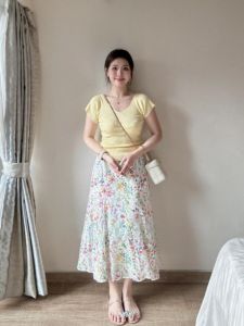 plus Size Womens Yellow V-Neck Short Sleeve Top Floral Half Skirt Summer New Style Two-Piece Set Fashionable Casual Outfit