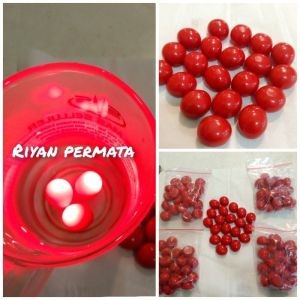 Batu pospor merah nyala jika kena air