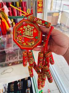 Dây pháo giả bọc nhung cao cấp dùng trang trí ngày lễ ngày Tết .