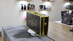 อุปกรณ์ทำผมแบบพกพา กล่องเก็บหวี กรรไกรตัดผม ออแกไนเซอร์ รหัสผ่าน Case กล่องใส่อุปกรณ์ตัดผม barber box barbor tools - สำรวจสินค้าพร้อมส่งในไทย