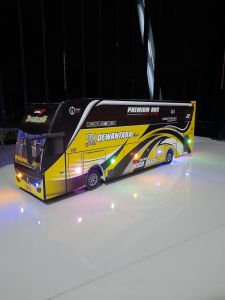 Bus dewantara miniatur jumbo remot